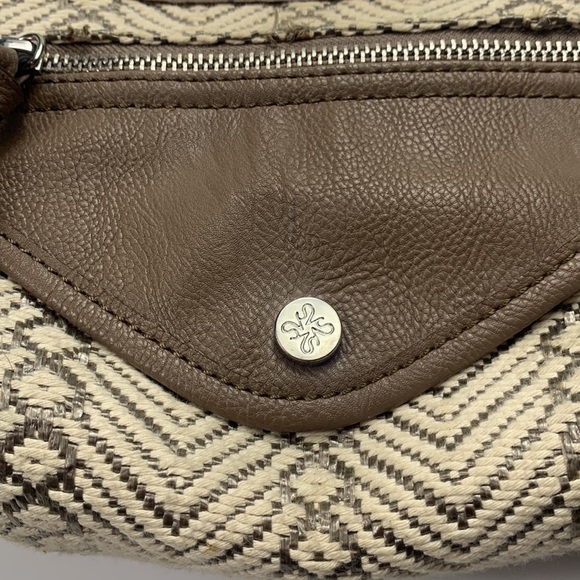 Vera Wang Simply Vera Hobo Shoulder Bag Purse - Picture 2 of 10